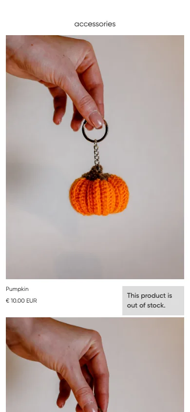 Dwa Kolory mobile accessories category page, showing crochet keychains one per row: a pumpkin, out of stock, at the top.