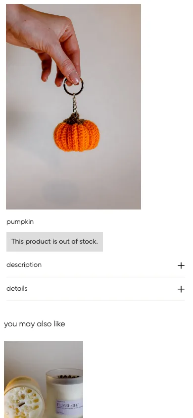 Dwa Kolory mobile product page for a crochet pumpkin keychain, marked out of stock, with expandable description and details sections below.